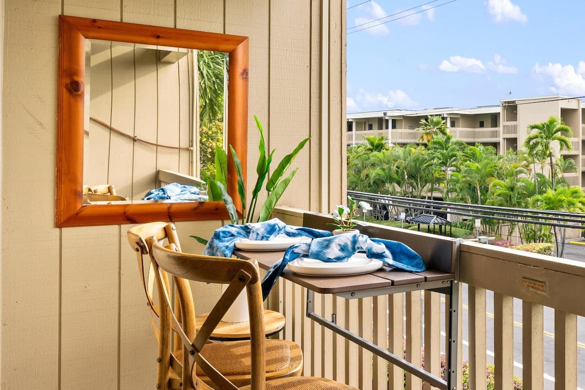 Condo in Kailua-Kona · ★4.73 · 1 bedroom · 2 beds · 1 bath - Photo 1