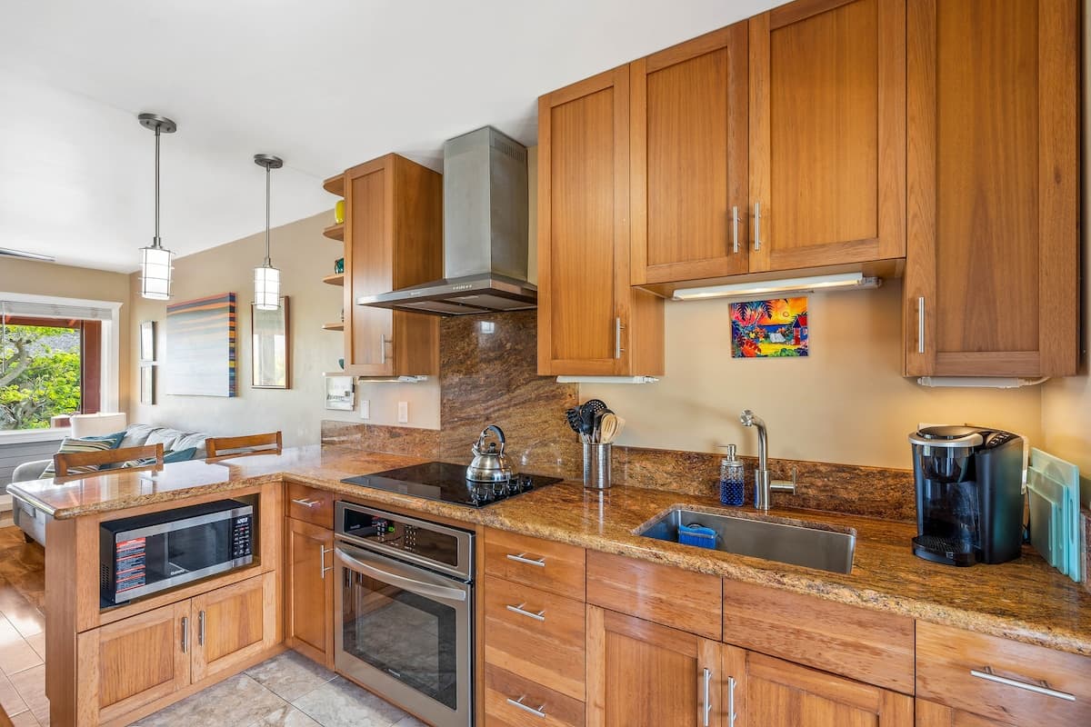 Condo in Kapaa · ★4.87 · 2 bedrooms · 3 beds · 1.5 private baths - Photo 3