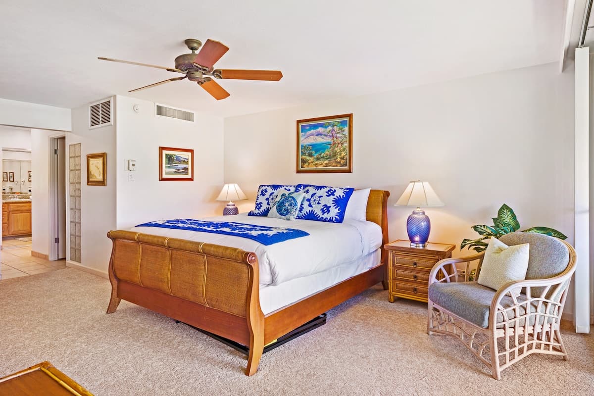 Home in Lahaina · ★4.57 · 1 bedroom · 2 beds · 2 baths - Photo 4