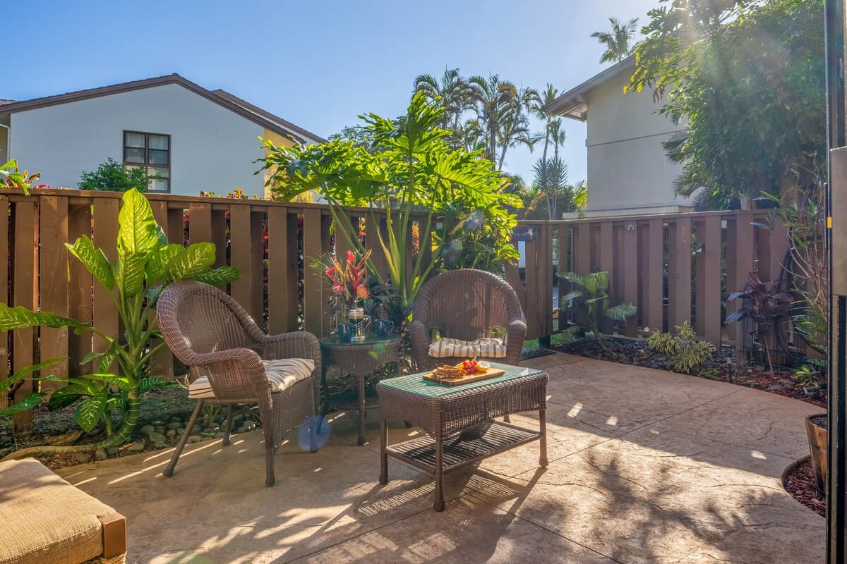 Condo in Wailuku · ★4.83 · 1 bedroom · 2 beds · 1 shared bath - Photo 4