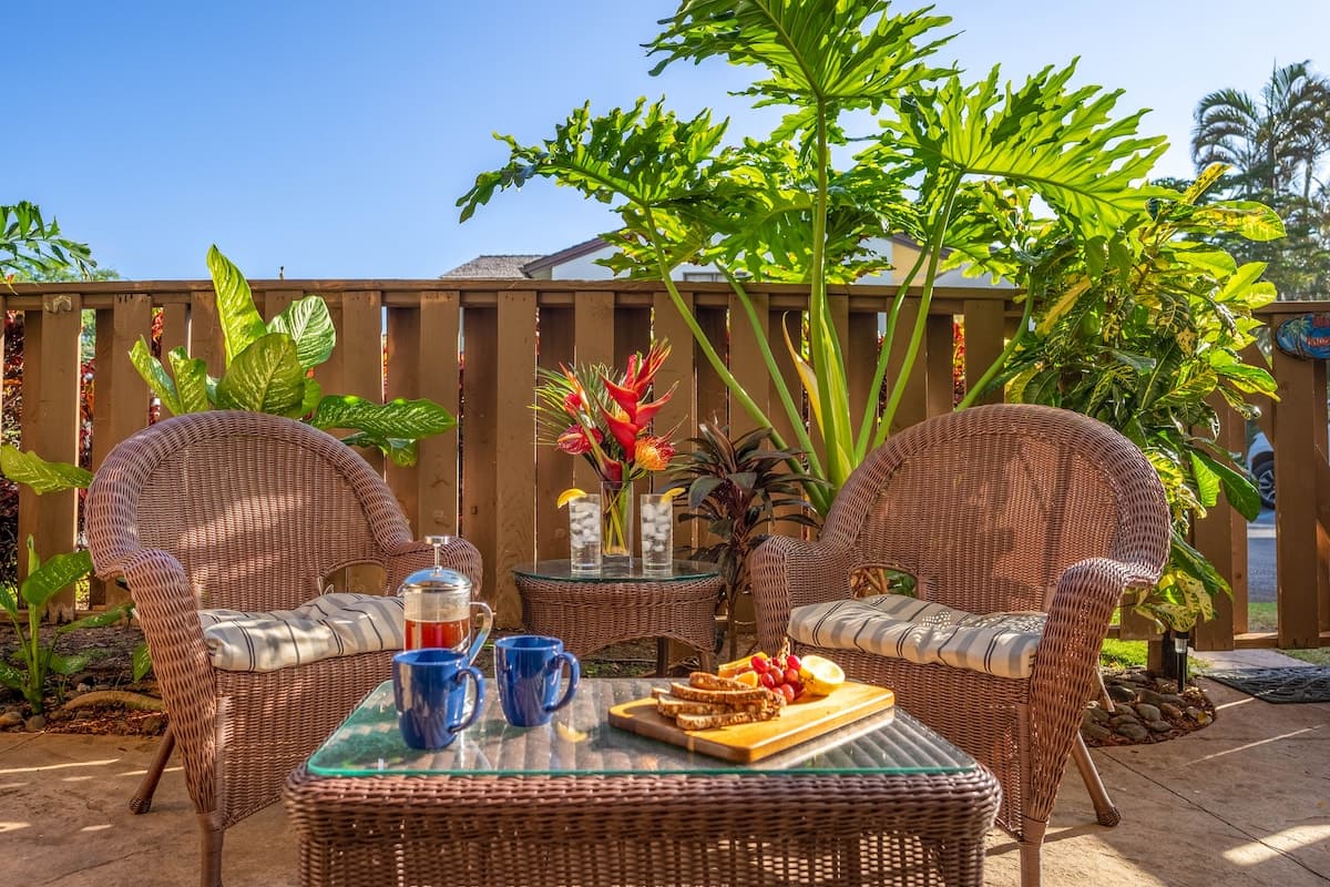 Condo in Wailuku · ★4.83 · 1 bedroom · 2 beds · 1 shared bath - Photo 1