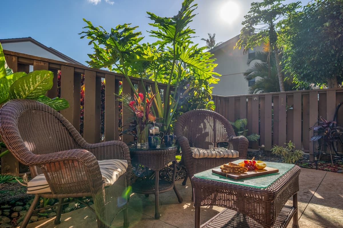 Condo in Wailuku · ★4.83 · 1 bedroom · 2 beds · 1 shared bath - Photo 5