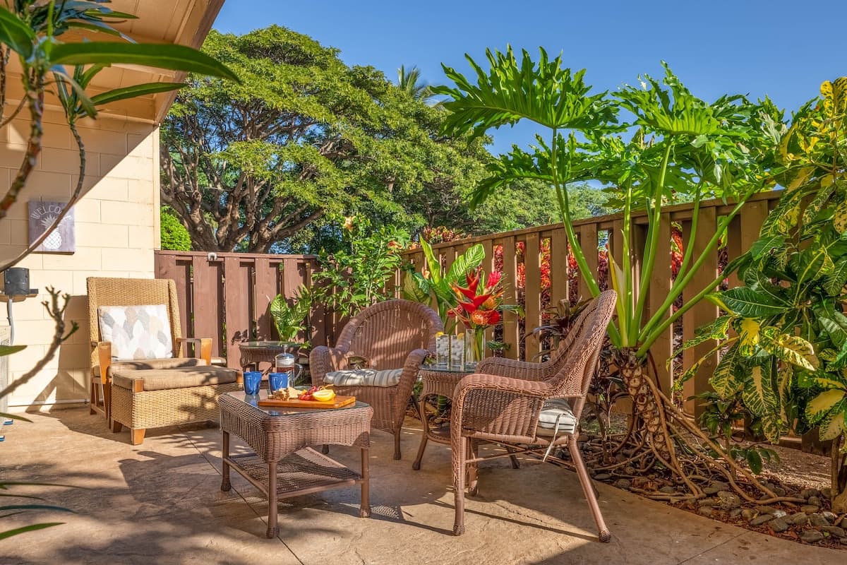 Condo in Wailuku · ★4.83 · 1 bedroom · 2 beds · 1 shared bath - Photo 2