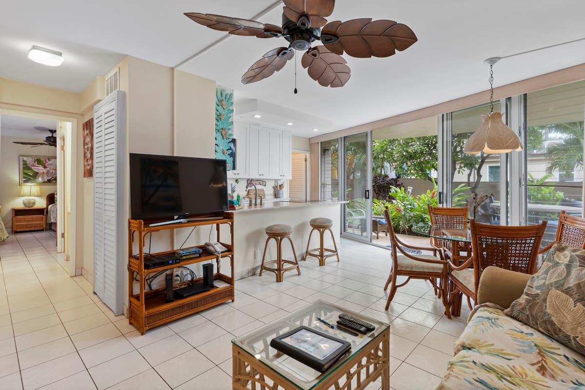 Condo in Kihei · ★4.58 · 2 bedrooms · 4 beds · 2 shared baths - Photo 2