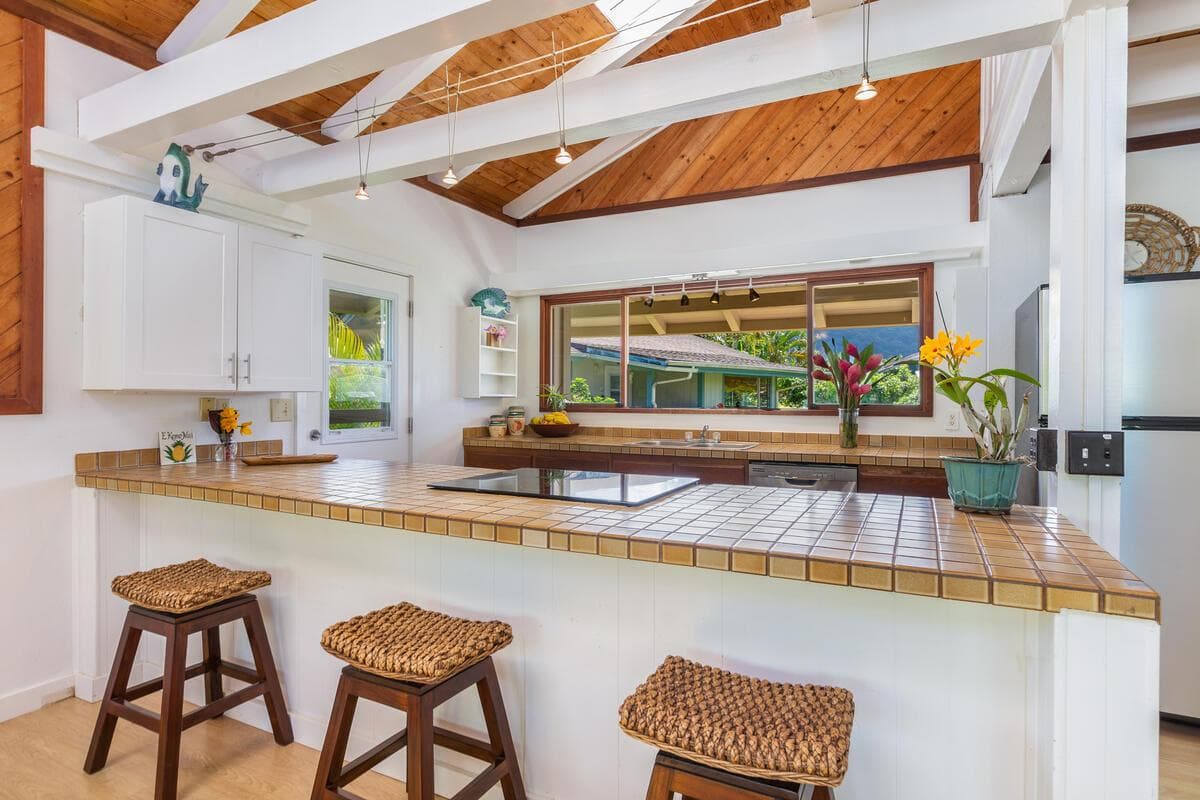 Home in Hanalei · ★4.29 · 2 bedrooms · 4 beds · 2 baths - Photo 4