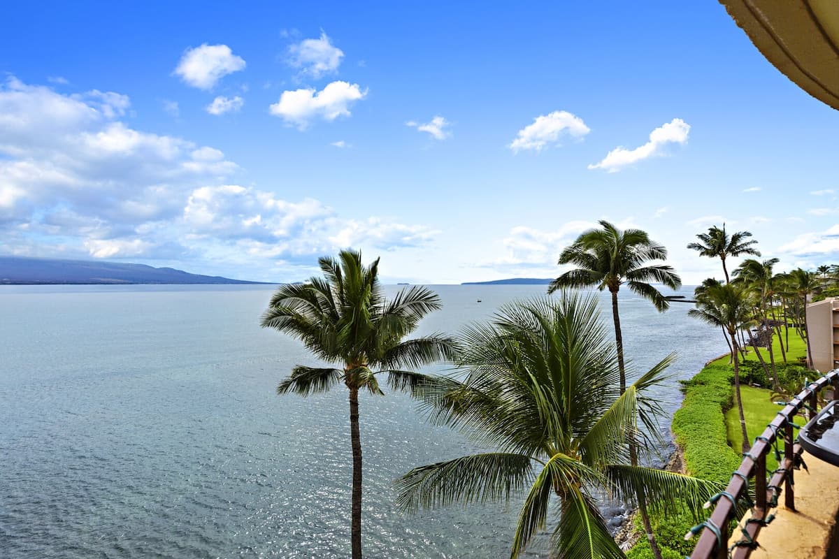 Condo in Wailuku · ★4.73 · 1 bedroom · 2 beds · 1 bath - Photo 1