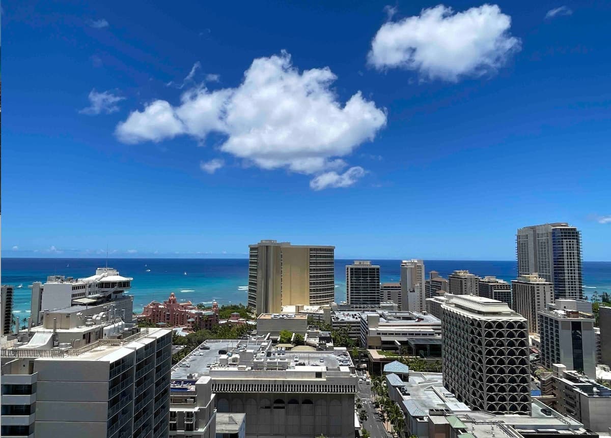 Condo in Honolulu · ★4.5 · 1 bedroom · 2 beds · 1 private bath - Photo 1