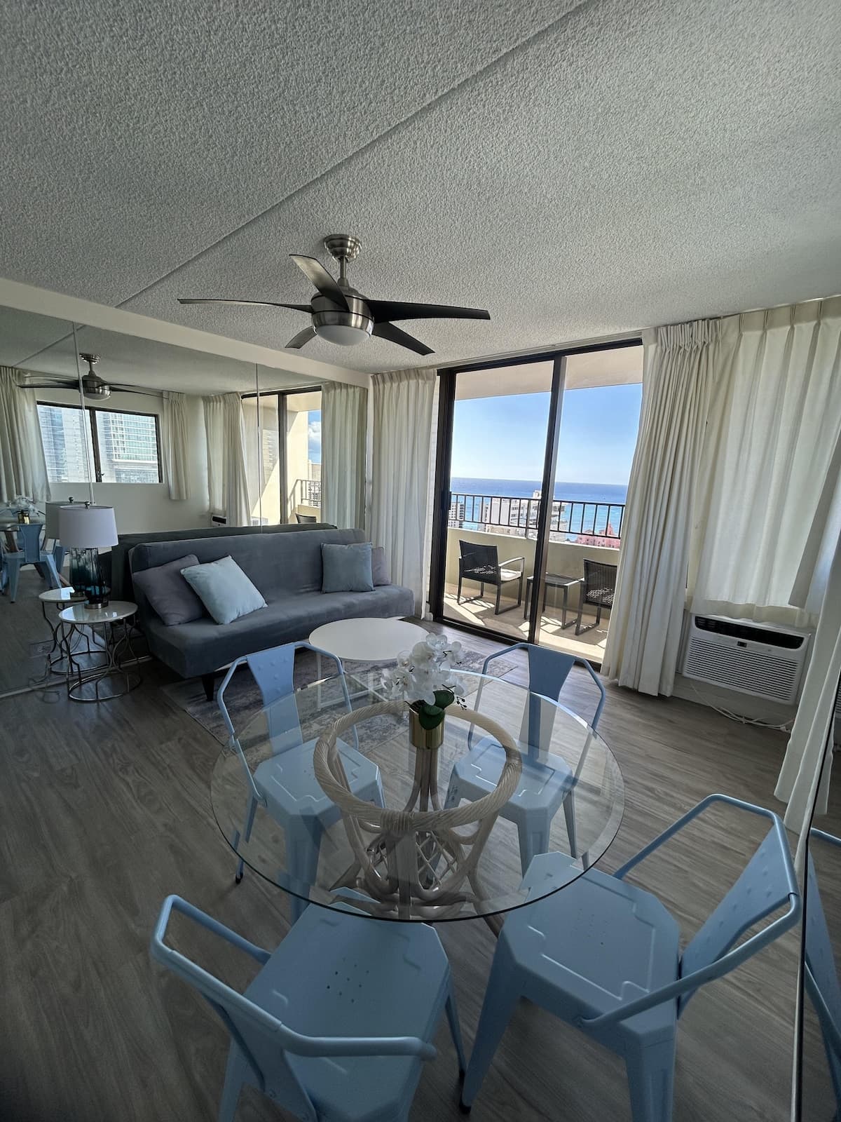 Condo in Honolulu · ★4.5 · 1 bedroom · 2 beds · 1 private bath - Photo 3