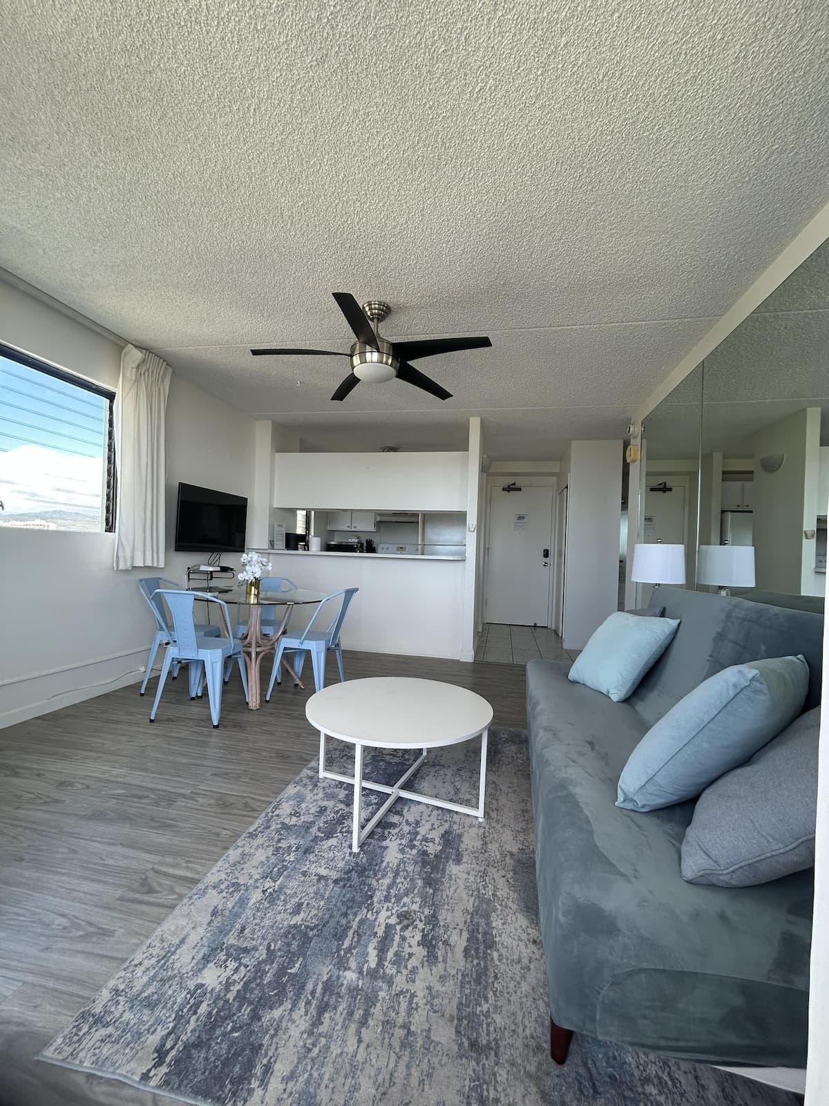 Condo in Honolulu · ★4.5 · 1 bedroom · 2 beds · 1 private bath - Photo 5