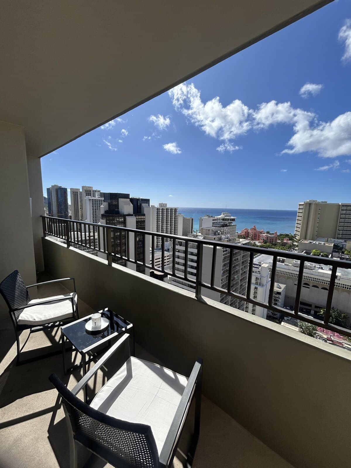 Condo in Honolulu · ★4.5 · 1 bedroom · 2 beds · 1 private bath - Photo 2