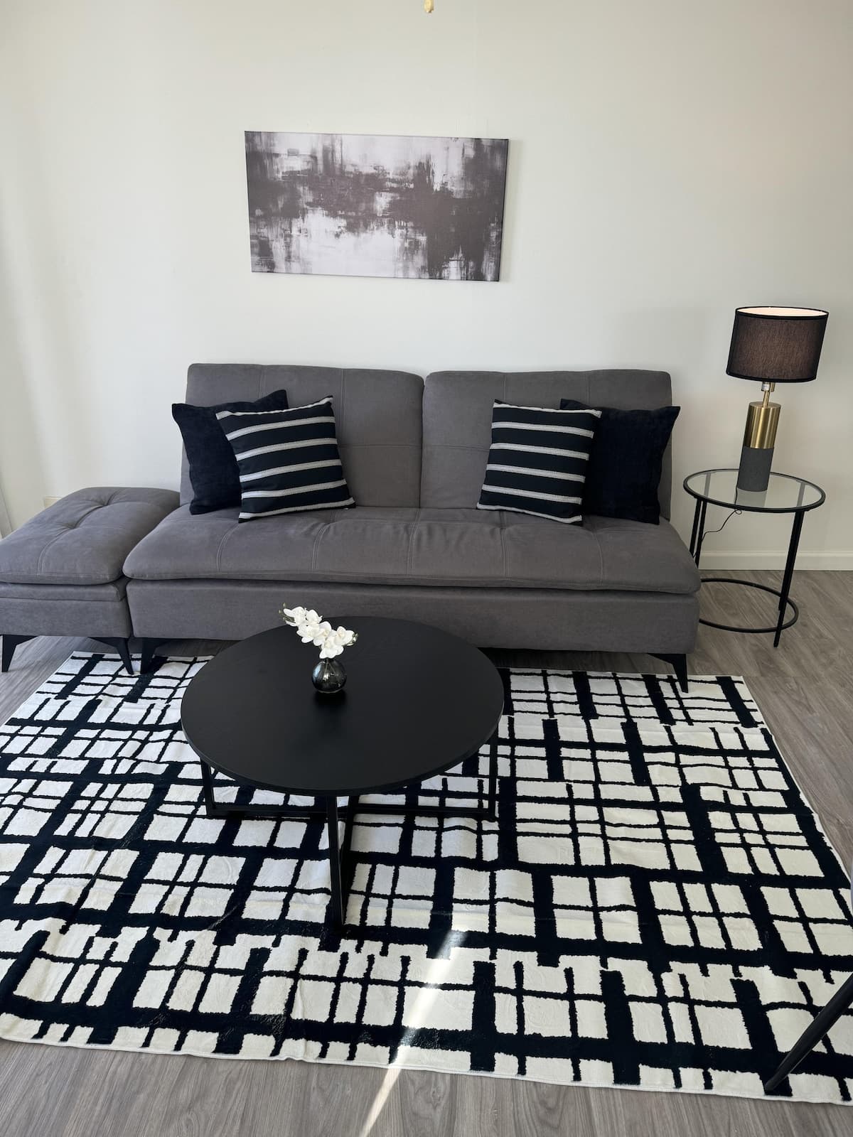 Condo in Honolulu · ★4.33 · 1 bedroom · 2 beds · 1 private bath - Photo 3
