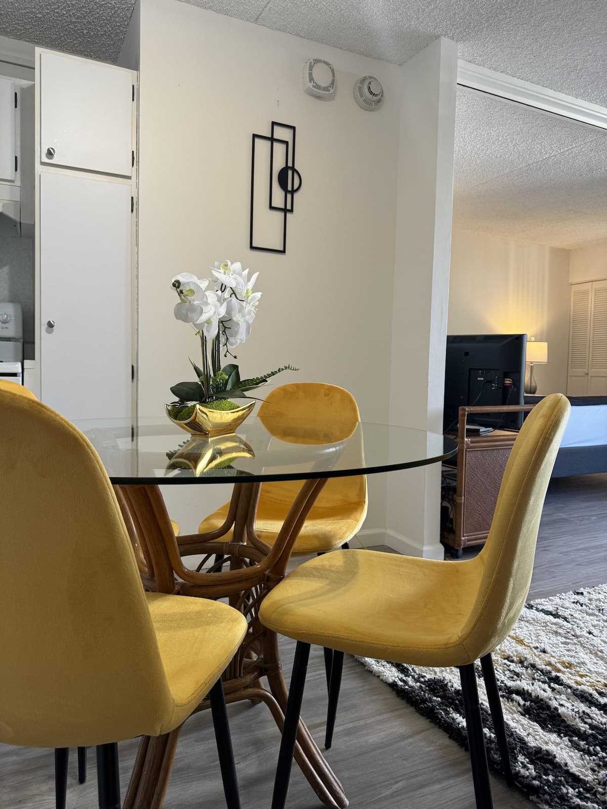 Condo in Honolulu · ★4.64 · 1 bedroom · 2 beds · 1 private bath - Photo 1