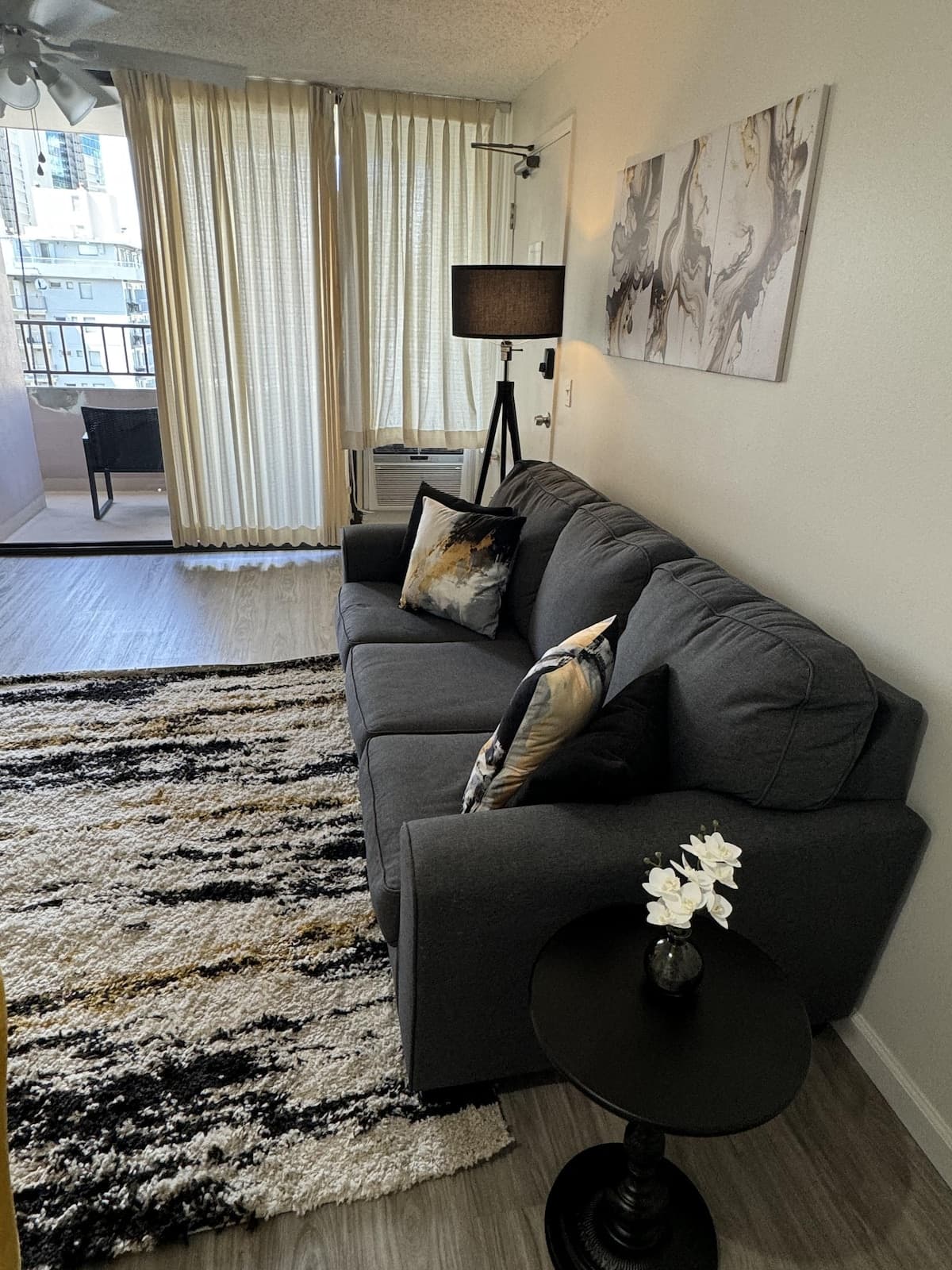 Condo in Honolulu · ★4.64 · 1 bedroom · 2 beds · 1 private bath - Photo 3