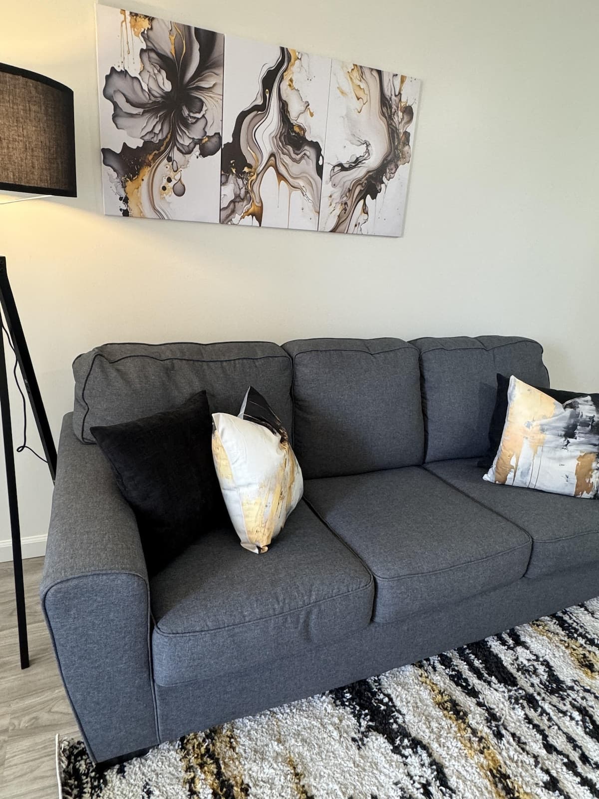 Condo in Honolulu · ★4.64 · 1 bedroom · 2 beds · 1 private bath - Photo 2