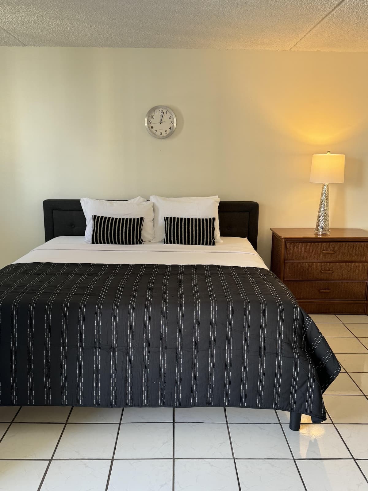 Condo in Honolulu · ★4.55 · 1 bedroom · 2 beds · 1 private bath - Photo 3