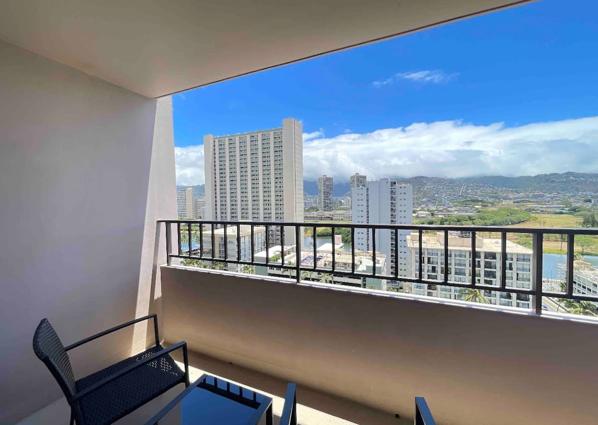 Condo in Honolulu · ★4.55 · 1 bedroom · 2 beds · 1 private bath - Photo 1