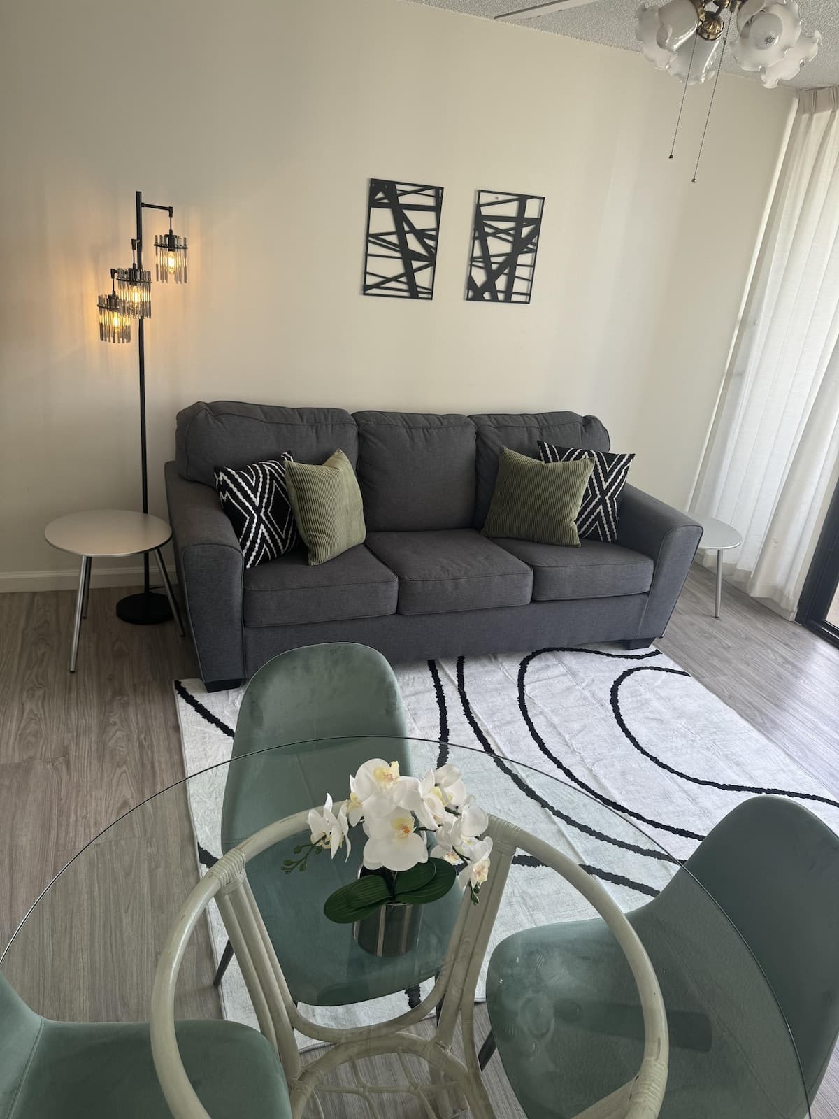 Condo in Honolulu · ★4.53 · 1 bedroom · 2 beds · 1 private bath - Photo 5