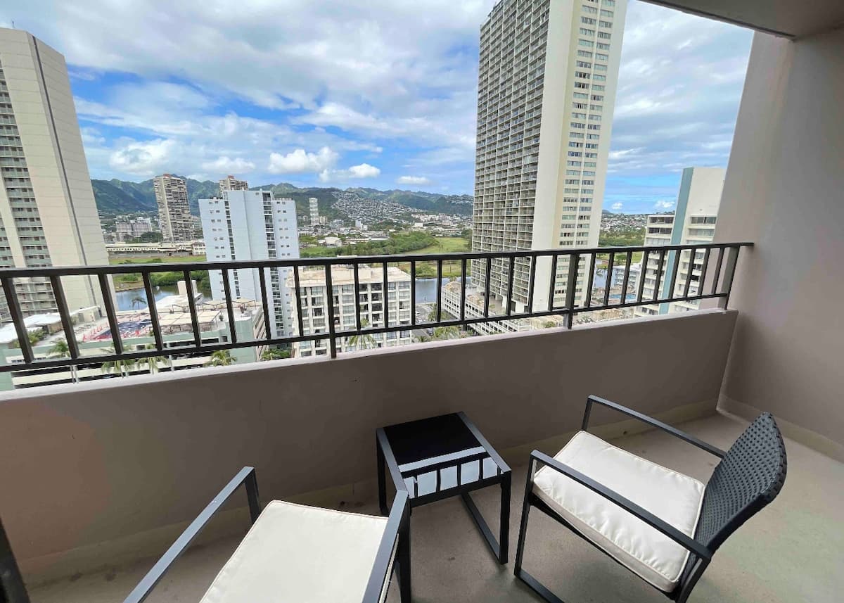 Condo in Honolulu · ★4.53 · 1 bedroom · 2 beds · 1 private bath - Photo 1