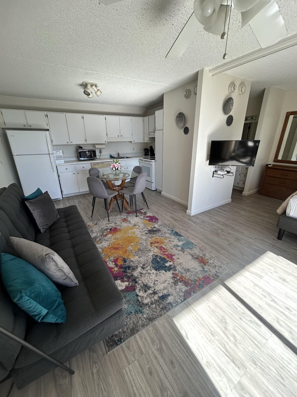 Condo in Honolulu · ★4.61 · 1 bedroom · 2 beds · 1 private bath - Photo 4