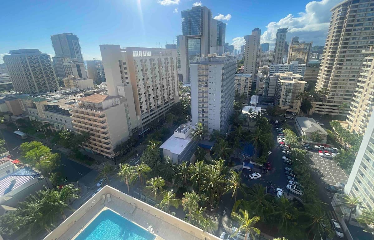 Condo in Honolulu · ★4.75 · 1 bedroom · 2 beds · 1 private bath - Photo 1