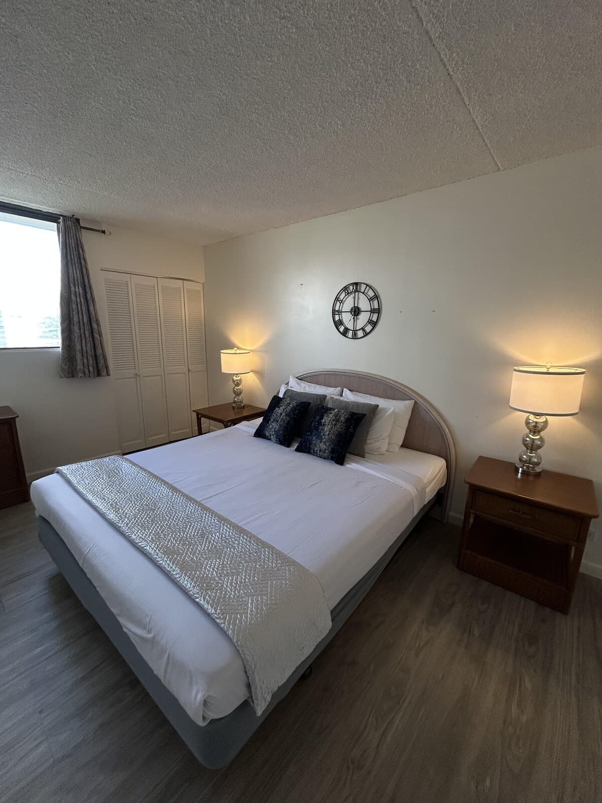 Condo in Honolulu · ★4.31 · 1 bedroom · 2 beds · 1 shared bath - Photo 5