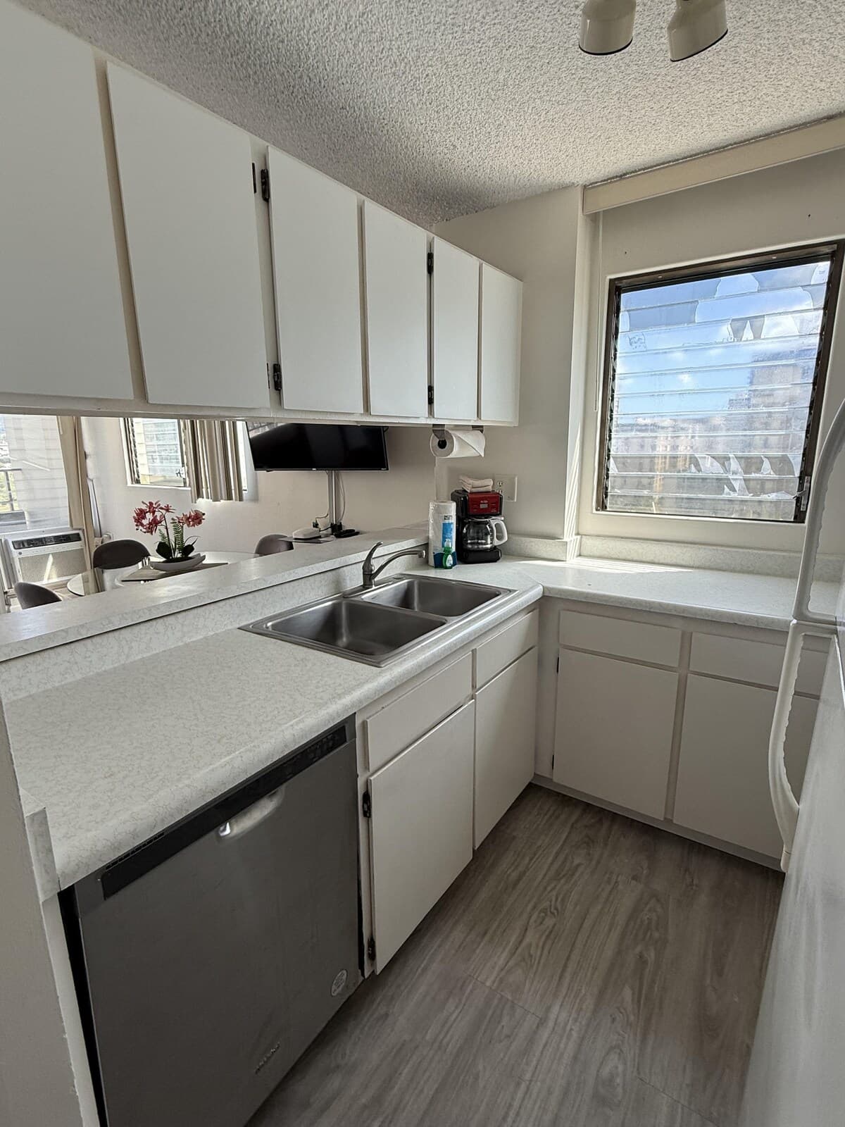 Condo in Honolulu · ★4.67 · 1 bedroom · 1 bed · 1 private bath - Photo 2