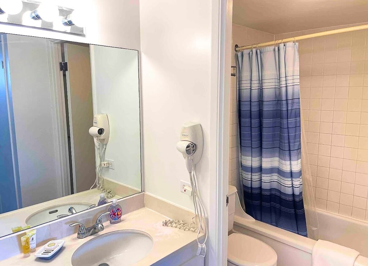 Condo in Honolulu · ★4.67 · 1 bedroom · 1 bed · 1 private bath - Photo 4