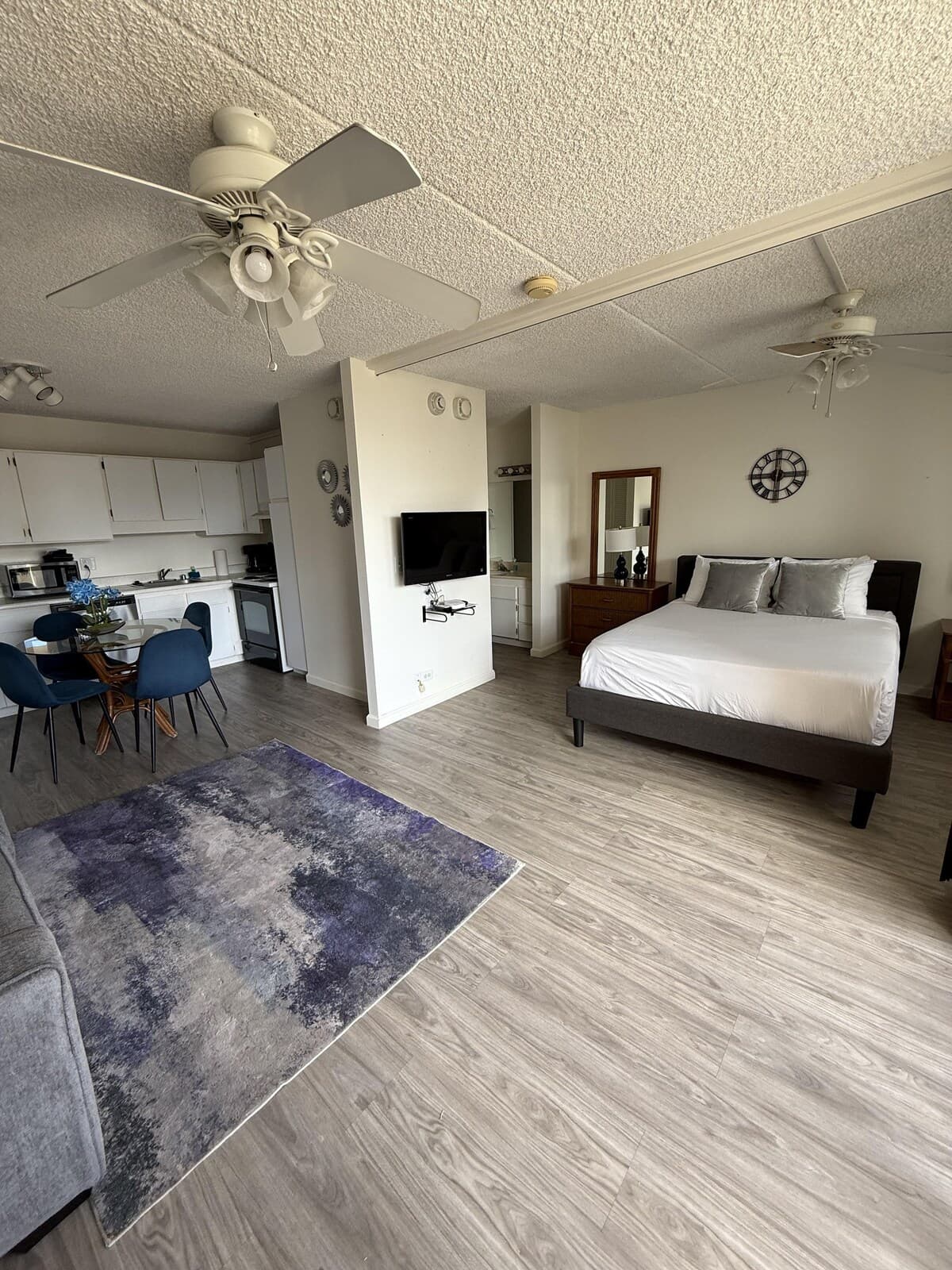Condo in Honolulu · ★4.53 · 1 bedroom · 2 beds · 1 private bath - Photo 3