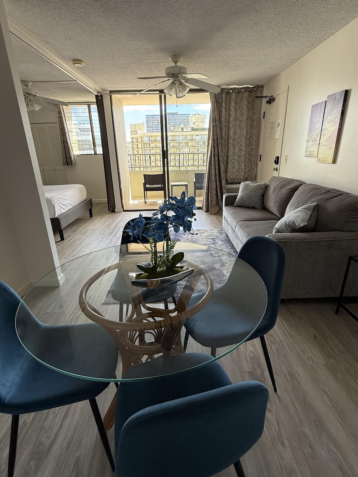 Condo in Honolulu · ★4.53 · 1 bedroom · 2 beds · 1 private bath - Photo 4
