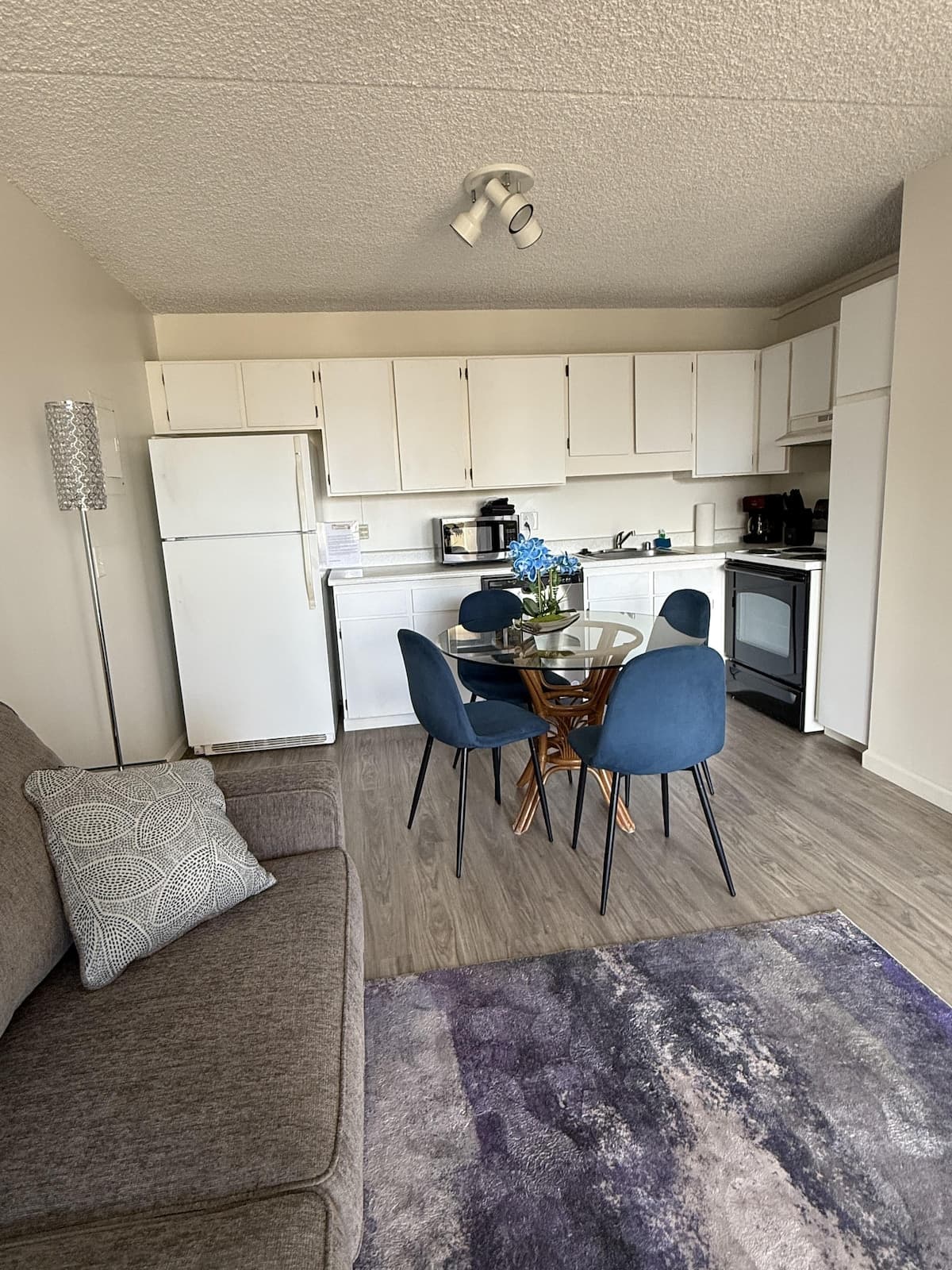 Condo in Honolulu · ★4.53 · 1 bedroom · 2 beds · 1 private bath - Photo 5