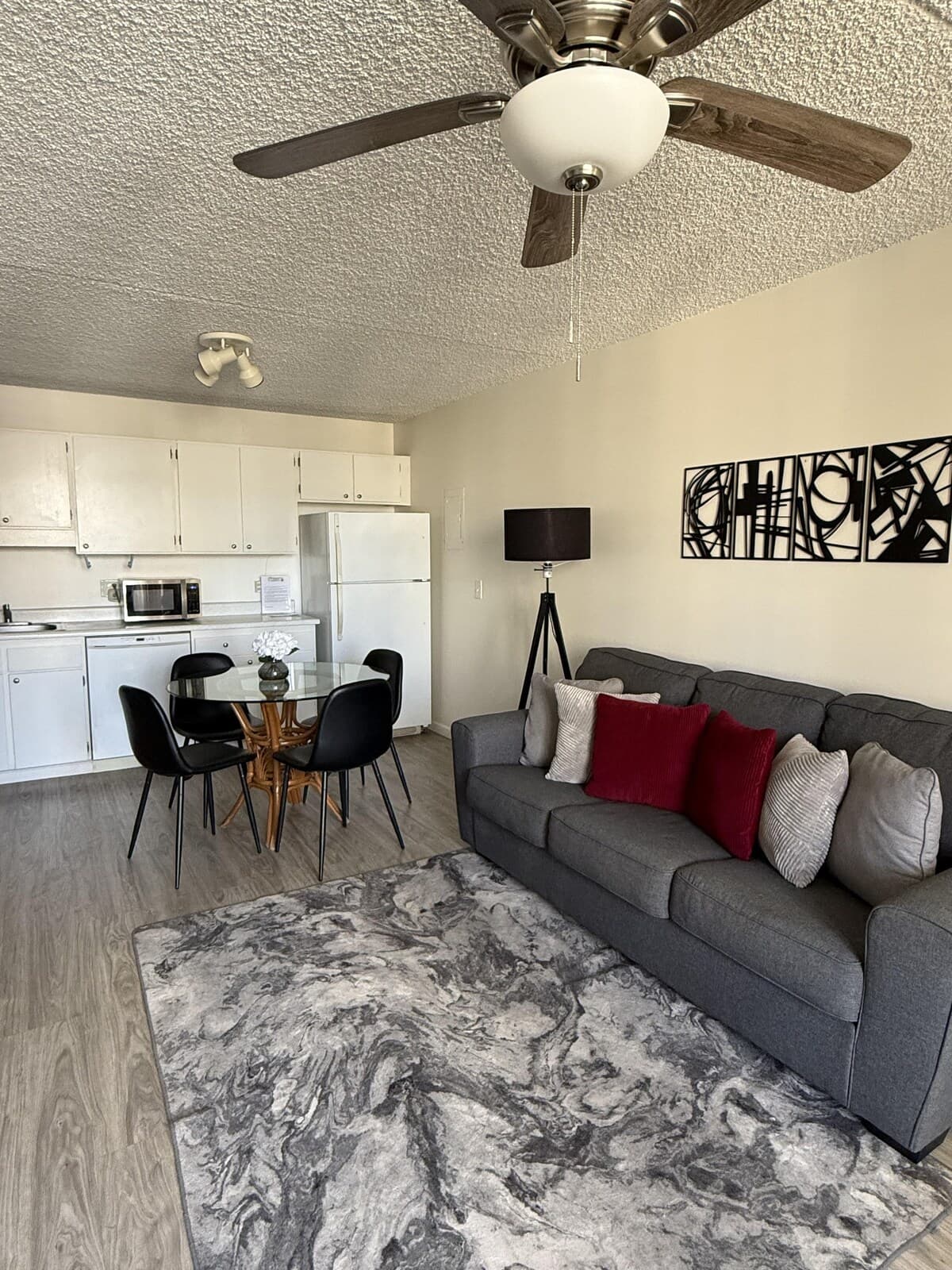 Condo in Honolulu · ★4.62 · 1 bedroom · 2 beds · 1 private bath - Photo 3