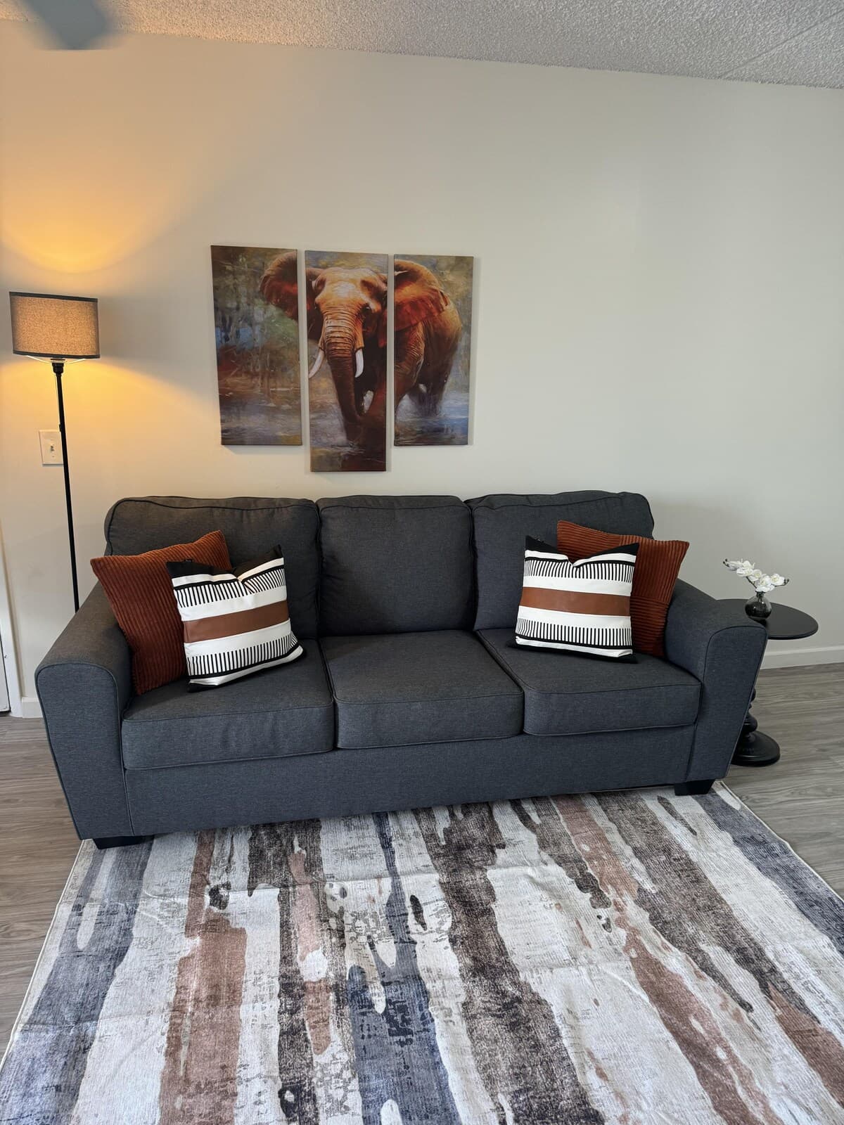Condo in Honolulu · ★4.57 · 1 bedroom · 2 beds · 1 private bath - Photo 3