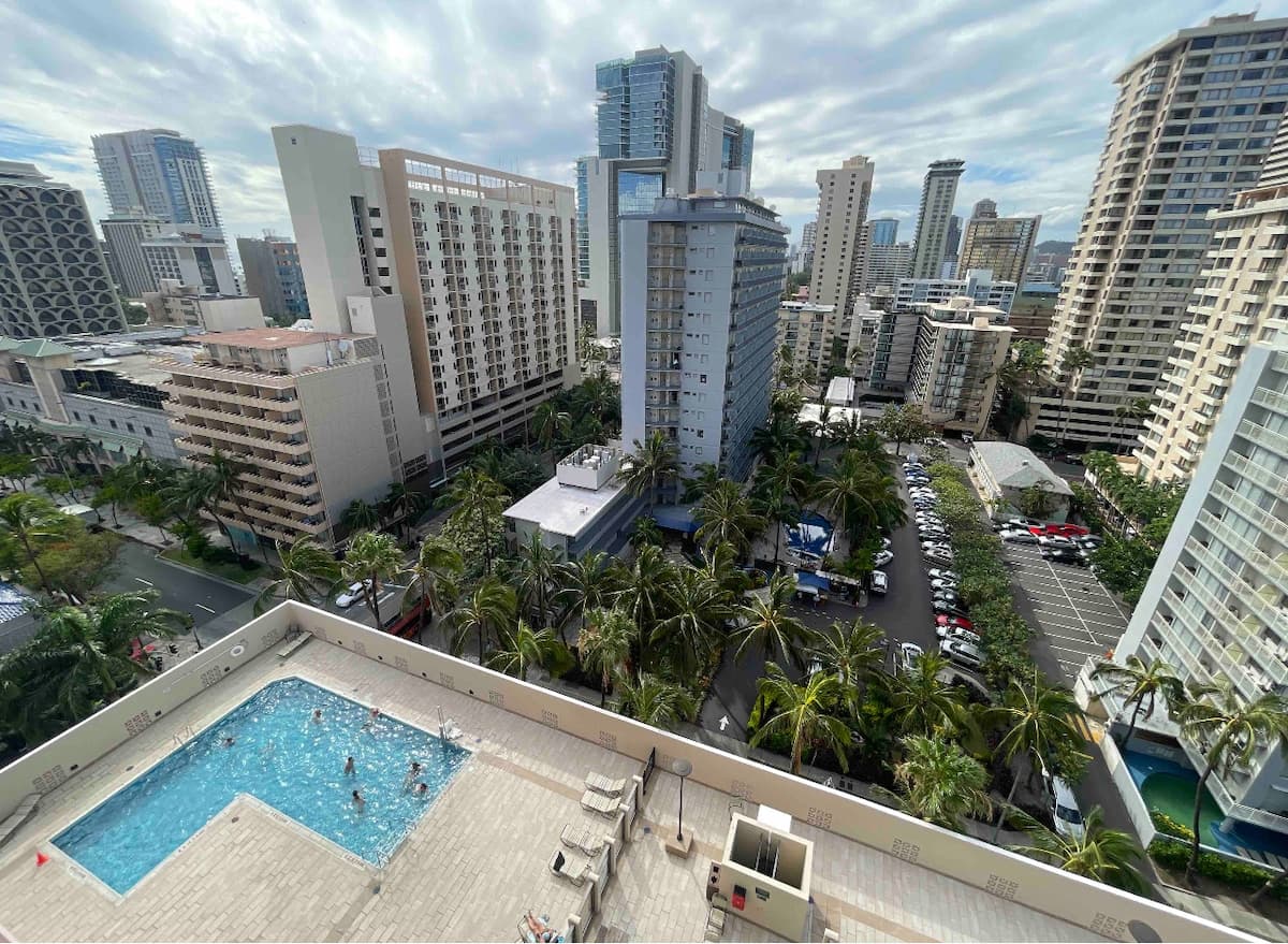 Condo in Honolulu · ★4.57 · 1 bedroom · 2 beds · 1 private bath - Photo 1