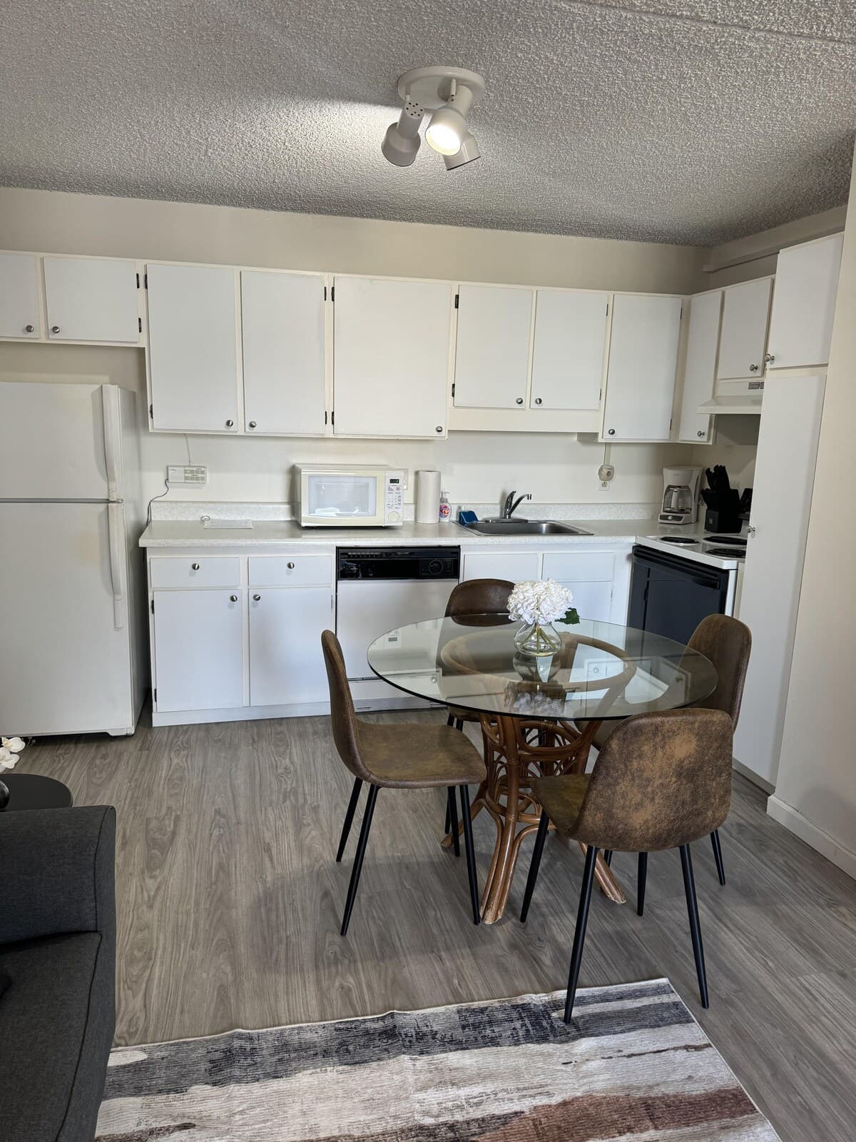 Condo in Honolulu · ★4.57 · 1 bedroom · 2 beds · 1 private bath - Photo 5