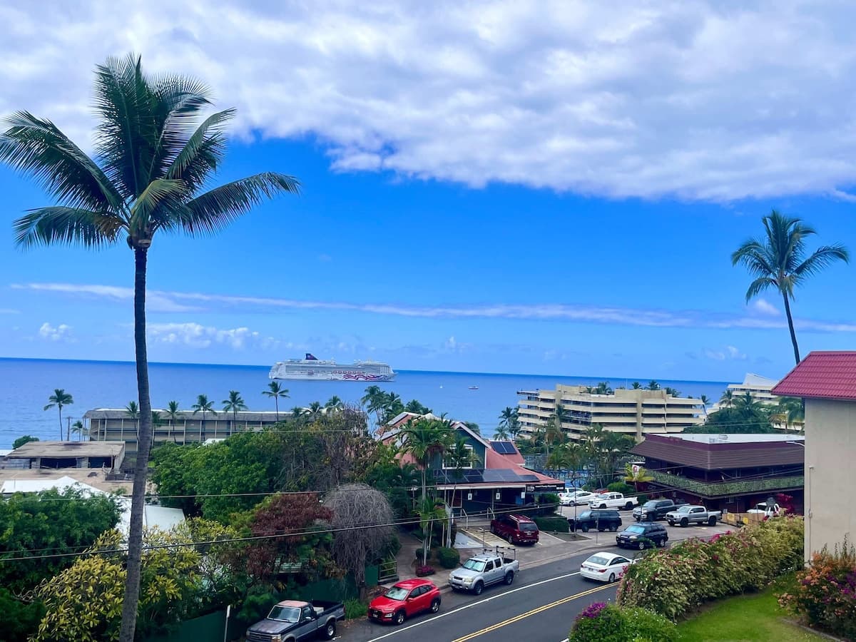 Condo in Kailua-Kona · ★4.43 · 1 bedroom · 2 beds · 1 private bath - Photo 1