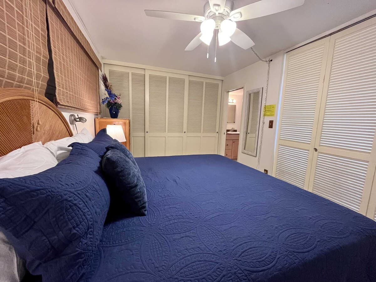 Condo in Kailua-Kona · ★4.43 · 1 bedroom · 2 beds · 1 private bath - Photo 2