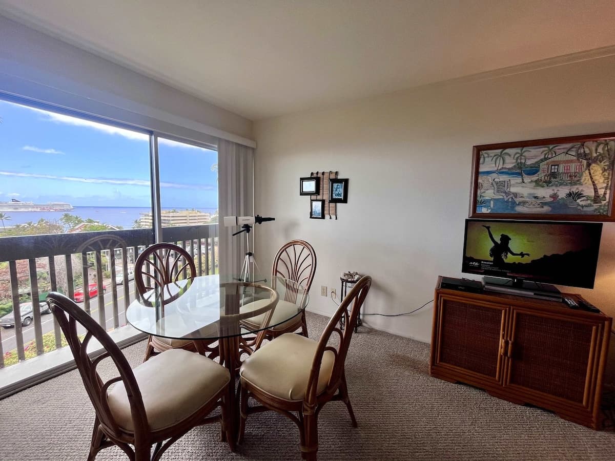 Condo in Kailua-Kona · ★4.43 · 1 bedroom · 2 beds · 1 private bath - Photo 5