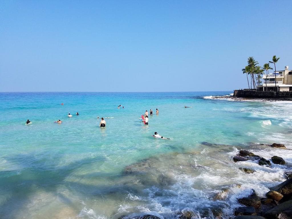 Condo in Kailua-Kona · ★4.8 · 2 bedrooms · 4 beds · 2 private baths - Photo 3