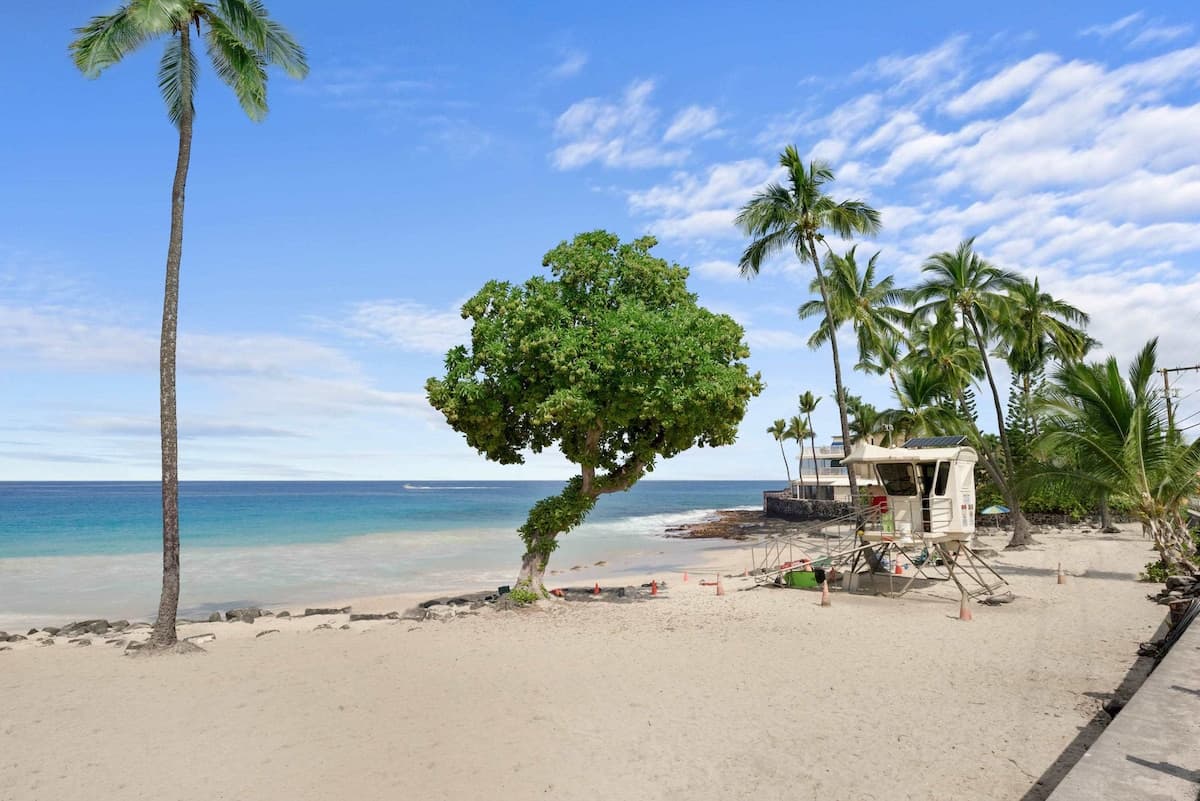 Condo in Kailua-Kona · ★4.8 · 2 bedrooms · 4 beds · 2 private baths - Photo 1