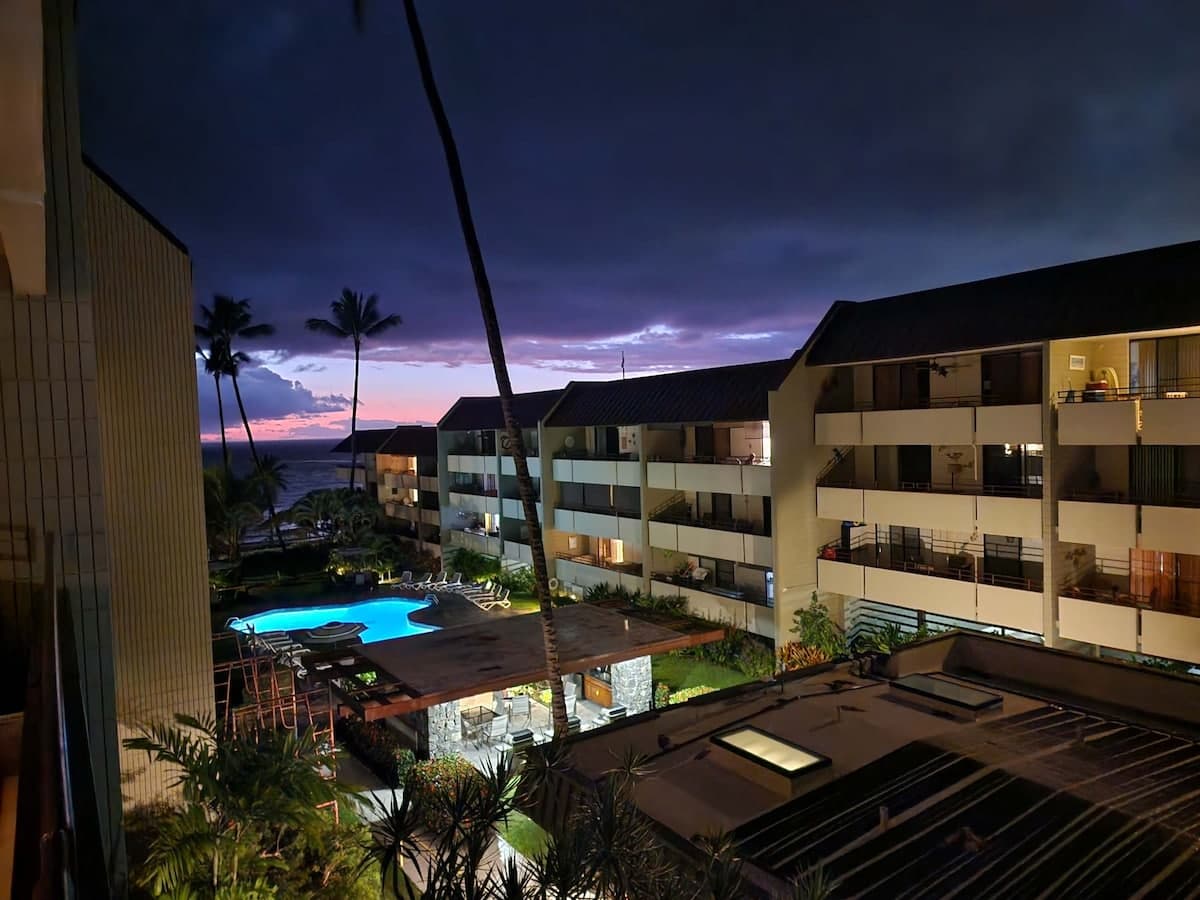 Condo in Kailua-Kona · ★4.79 · 2 bedrooms · 3 beds · 2 private baths - Photo 2