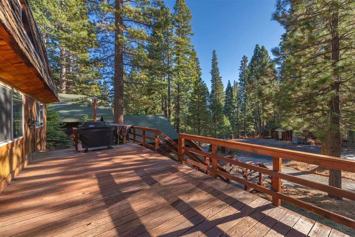 Dog-Friendly Cabin with Luxury Kitchen & Deck - Photo 3
