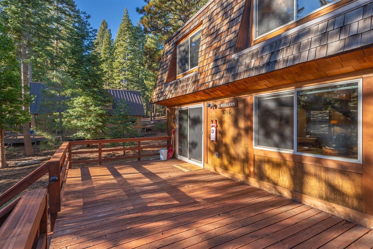 Dog-Friendly Cabin with Luxury Kitchen & Deck - Photo 2