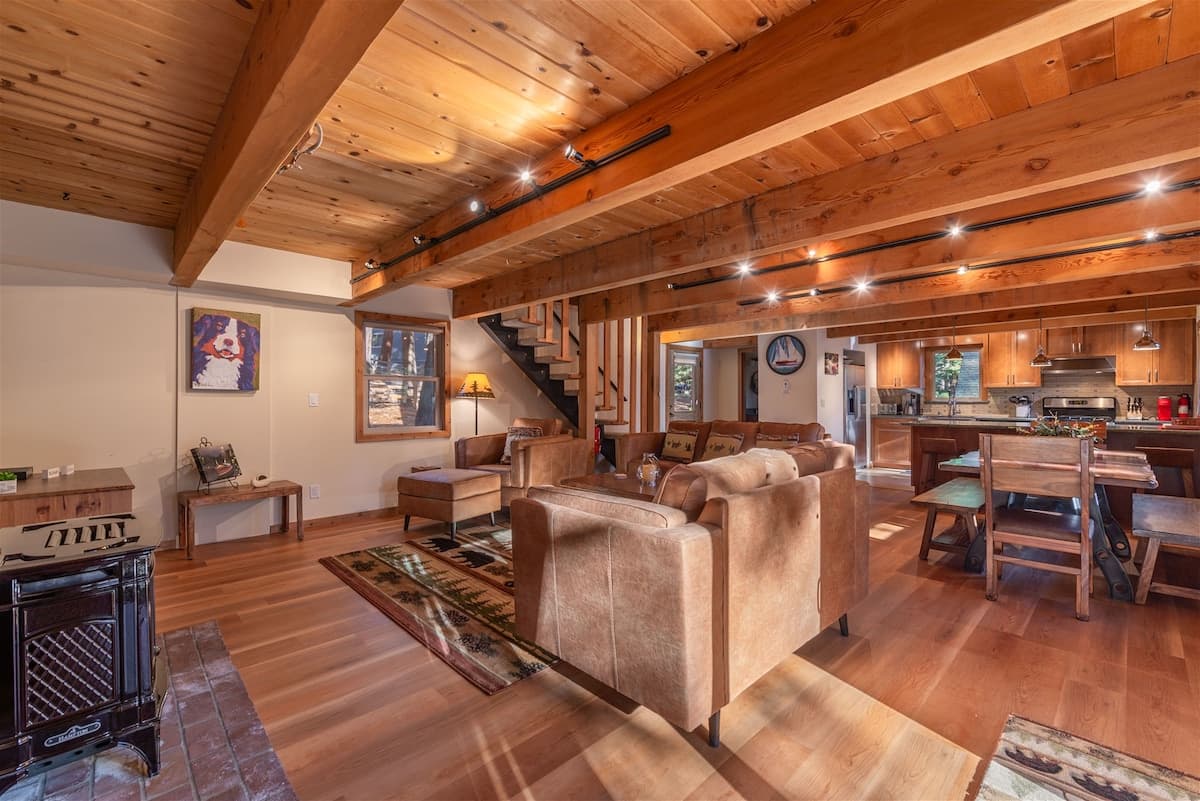 Dog-Friendly Cabin with Luxury Kitchen & Deck - Photo 4
