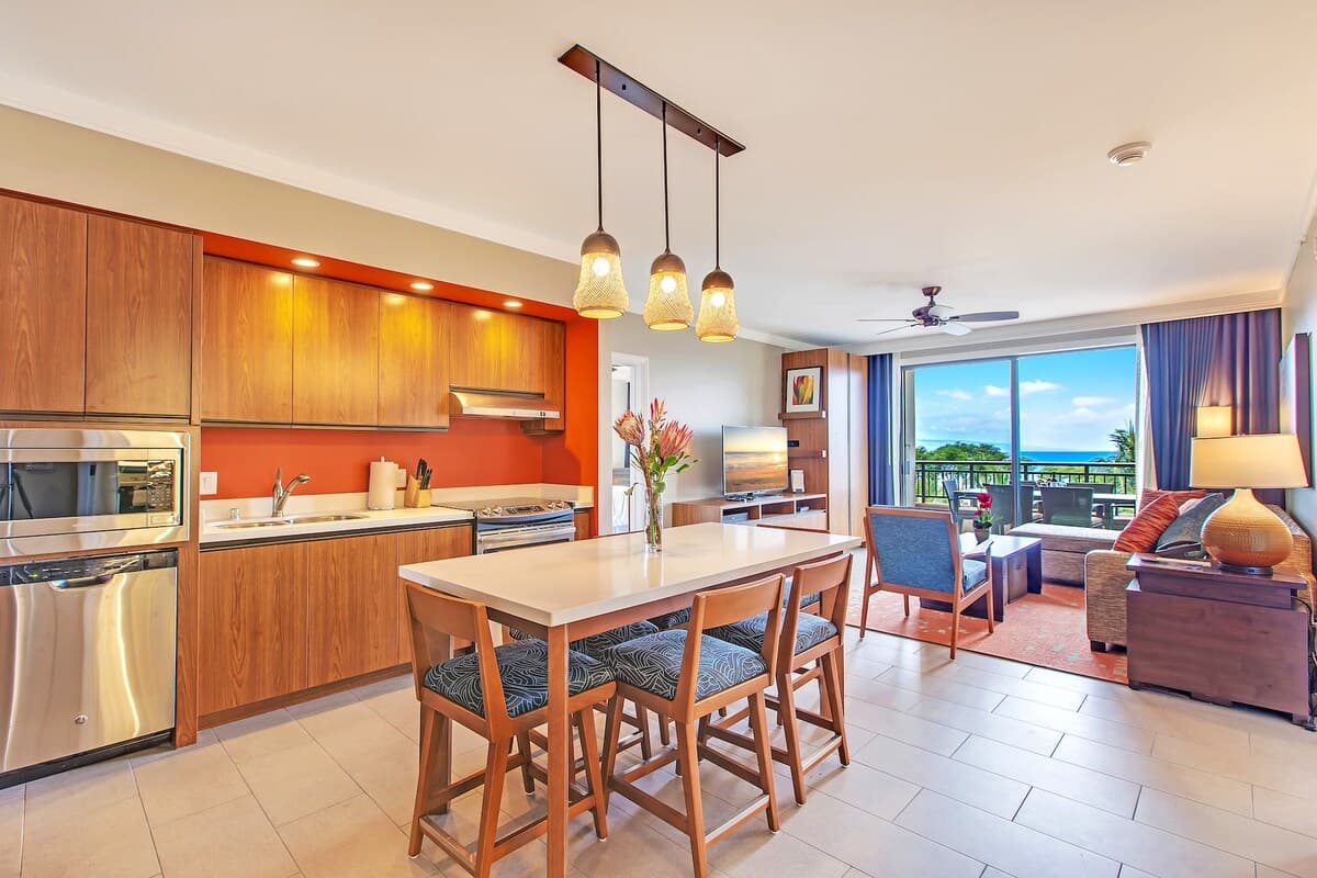 Condo in Lahaina · ★4.8 · 3 bedrooms · 4 beds · 2 baths - Photo 4