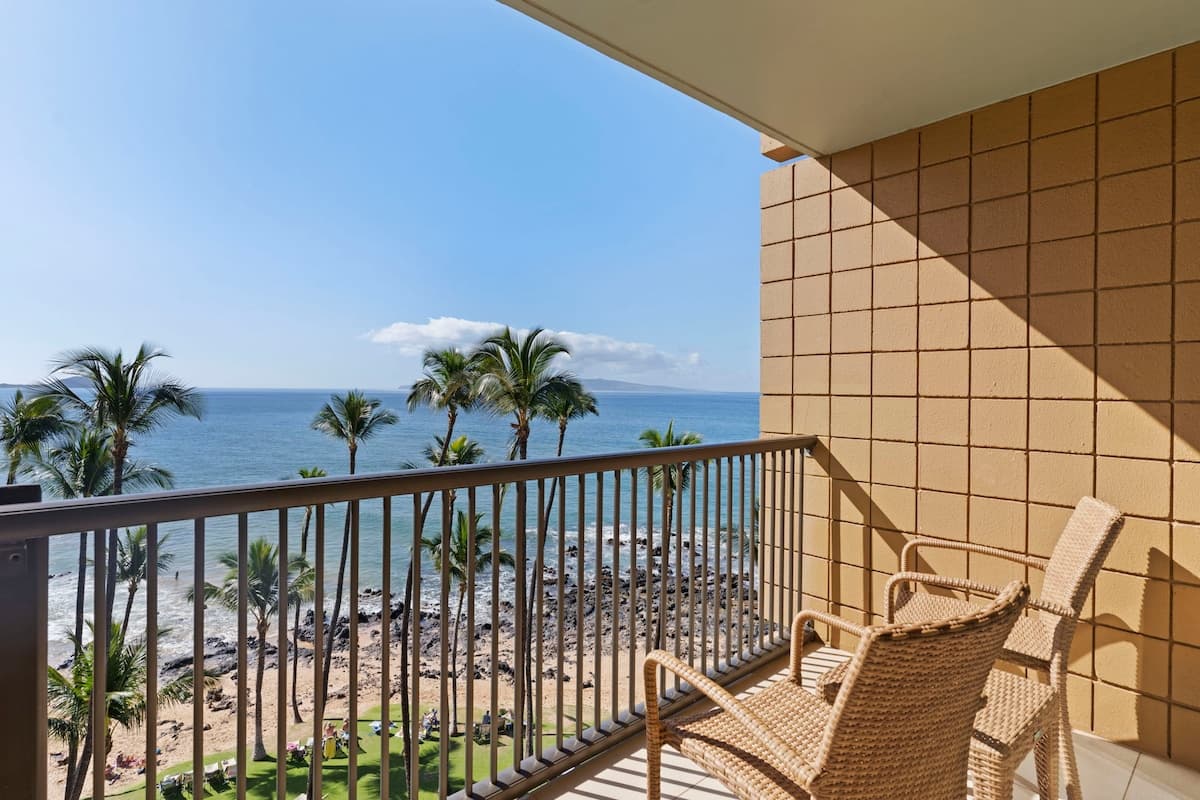 Condo in Kihei · ★4.64 · 2 bedrooms · 3 beds · 2 baths - Photo 3