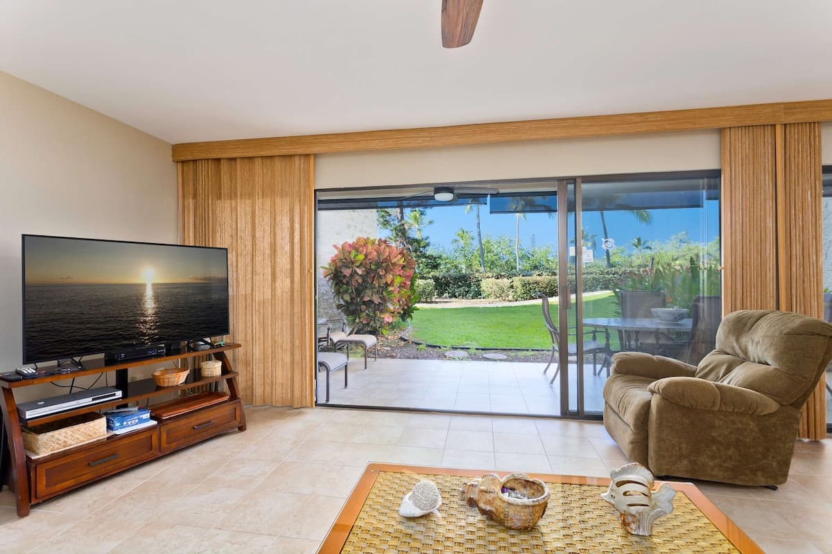 Condo in Kailua-Kona · ★4.61 · 2 bedrooms · 3 beds · 2 private baths - Photo 5