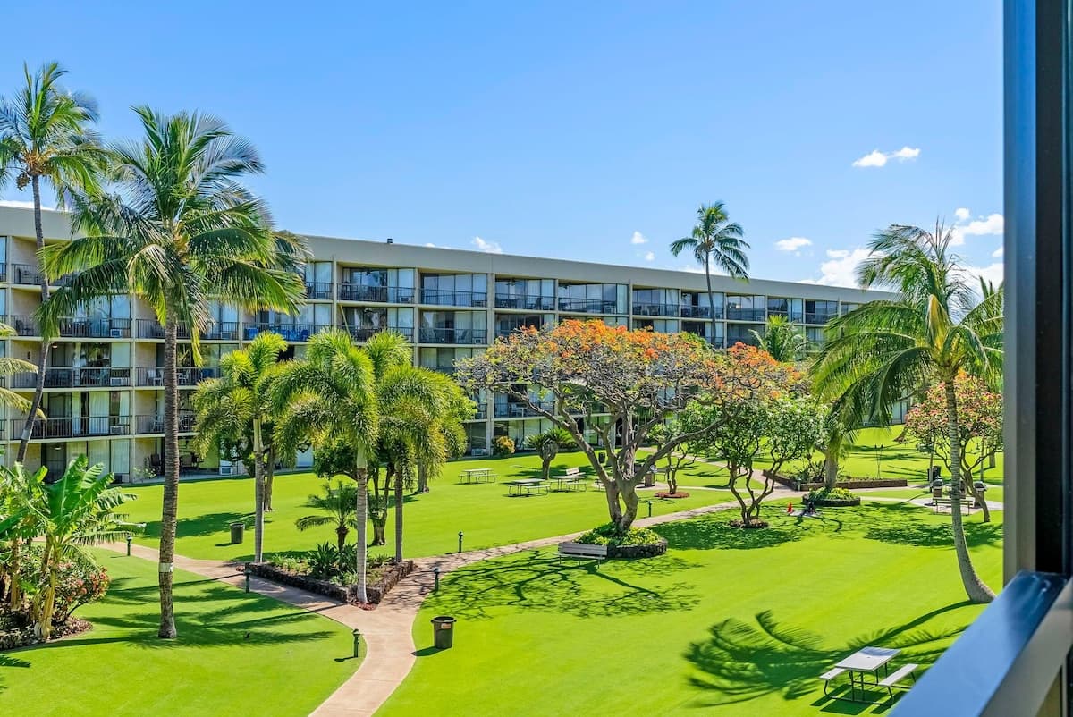 Condo in Kihei · ★5.0 · 2 bedrooms · 5 beds · 2 private baths - Photo 2