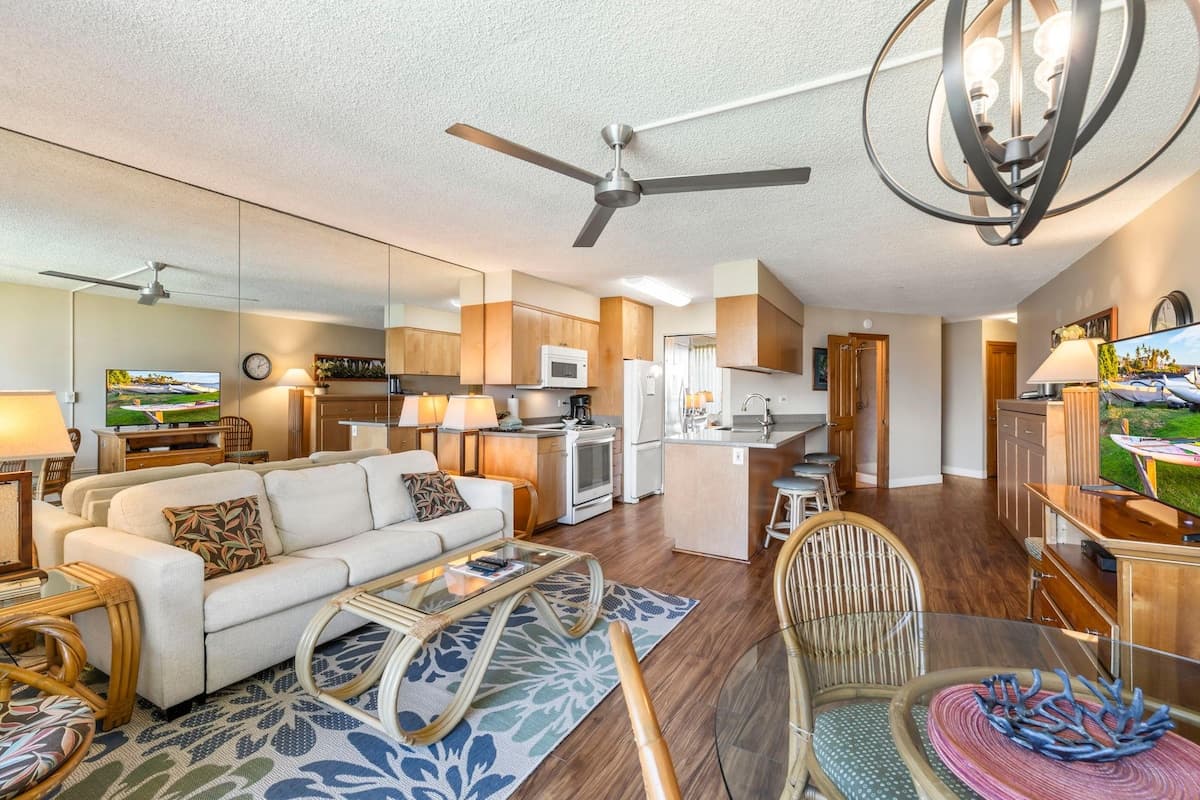 Condo in Kihei · ★5.0 · 1 bedroom · 3 beds · 2 private baths - Photo 3