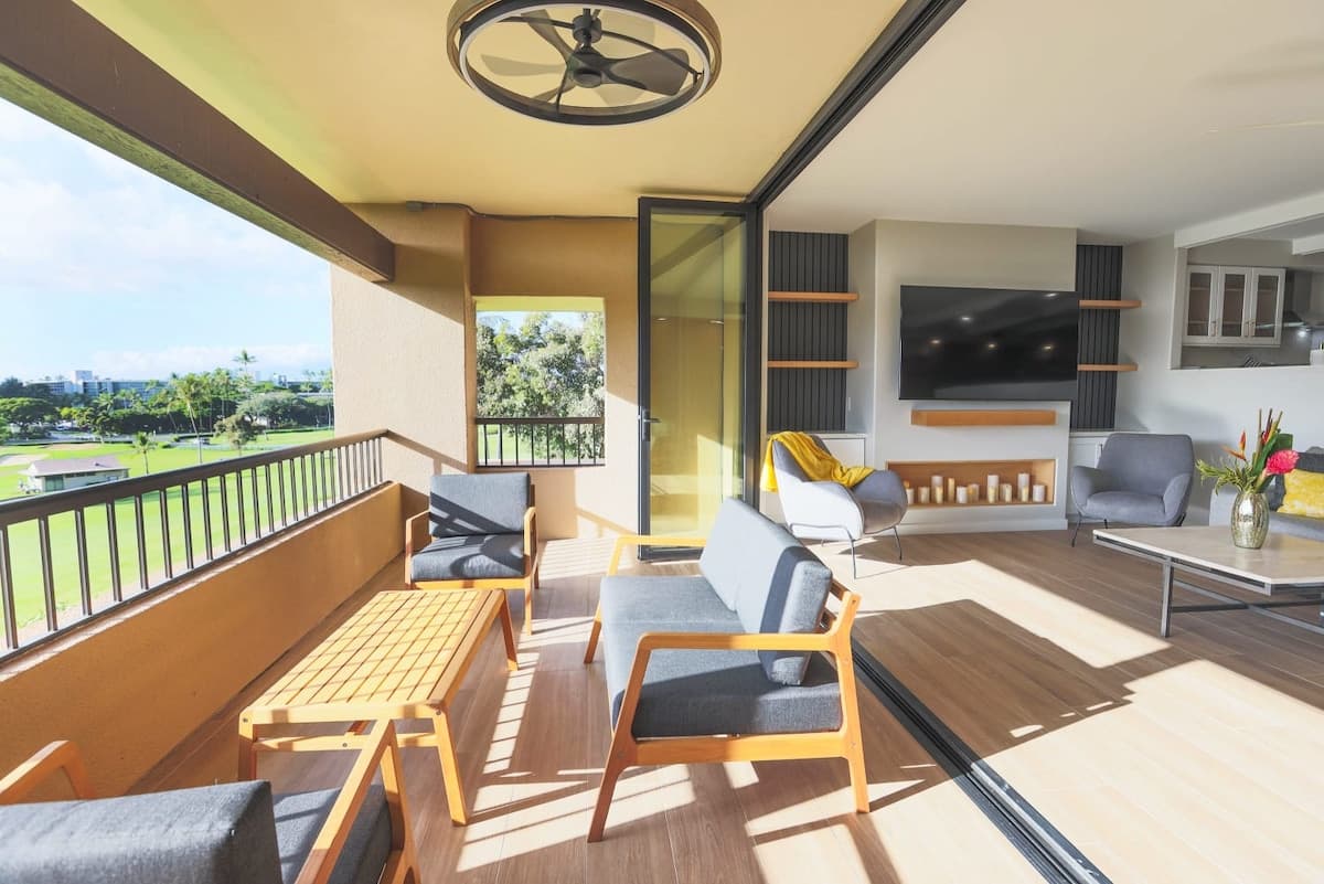 Incredible Fully Renovated -Top Floor Villa - D303 - Photo 2