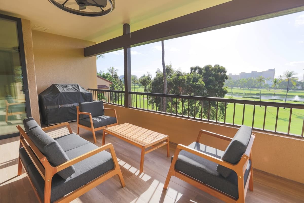 Incredible Fully Renovated -Top Floor Villa - D303 - Photo 3